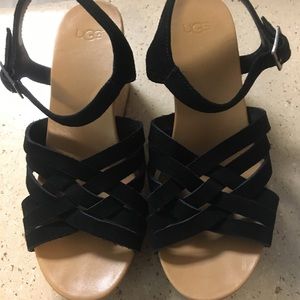 Preowned UGG black wedge sandal size 7